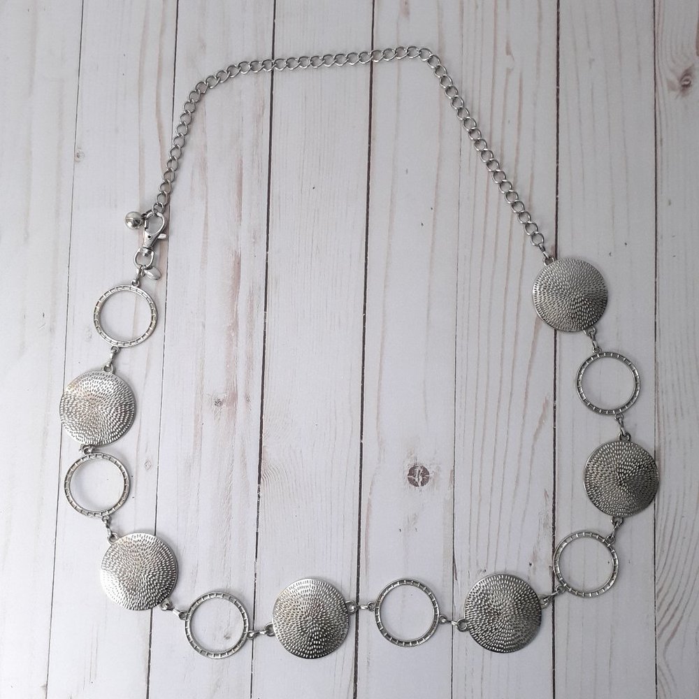 Solid Disc & O-Ring Circle Silvertone Chain Belt